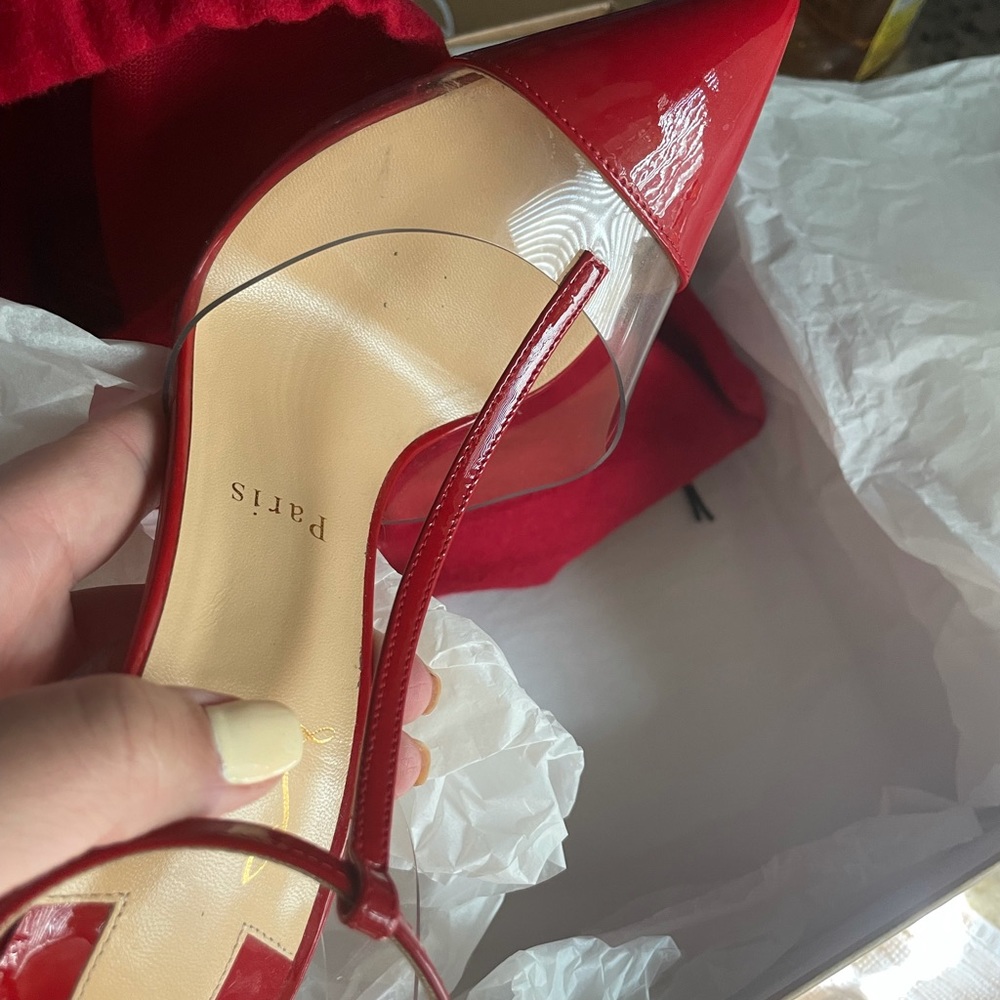 Nosy heels